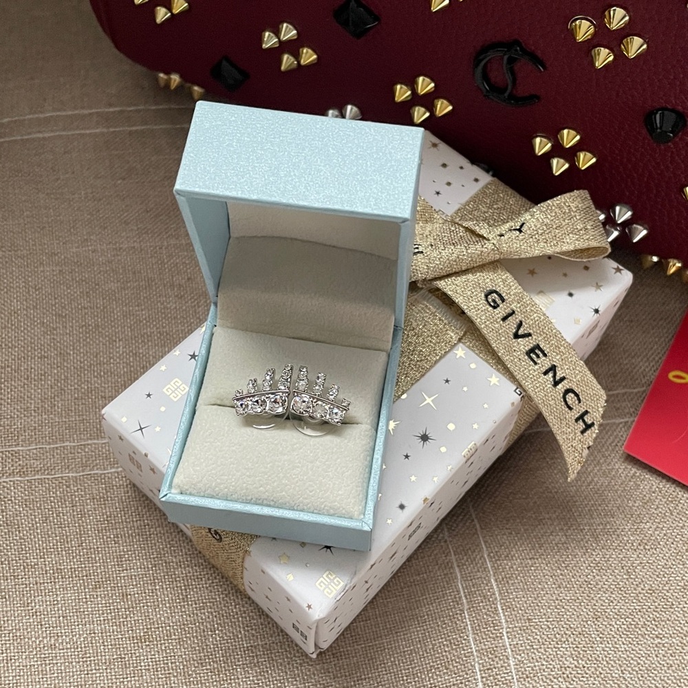 ✨Givenchy Elegant Silver Crystal Bling Eye Lash Post Earrings✨LIKE BRAND NEW - Picture 2 of 8